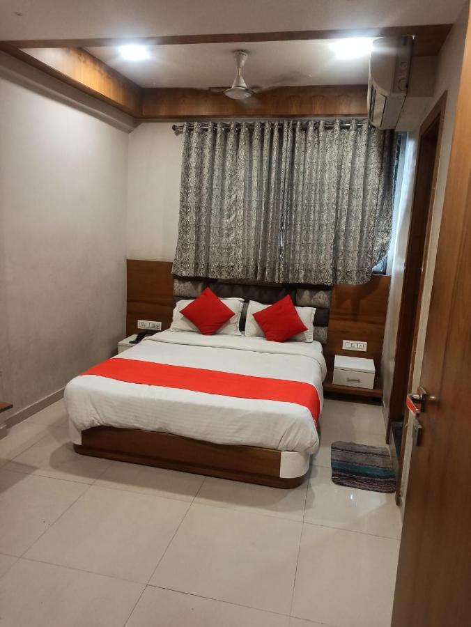 Hotel Madhav Villa Ahmedabad Exterior photo