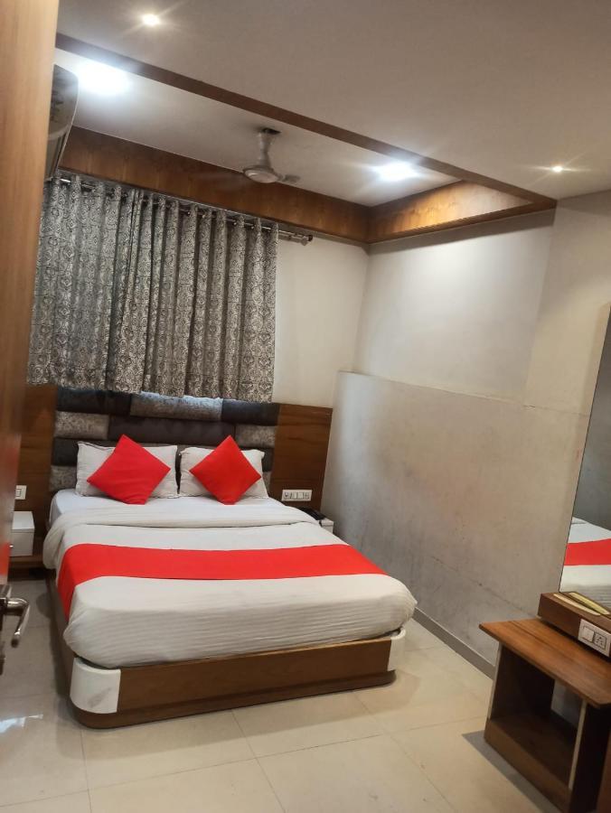 Hotel Madhav Villa Ahmedabad Exterior photo