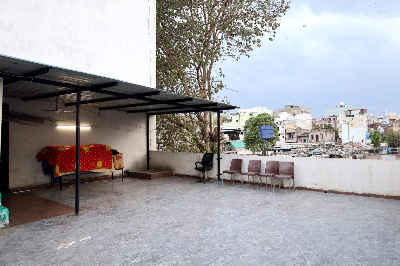 Hotel Madhav Villa Ahmedabad Exterior photo